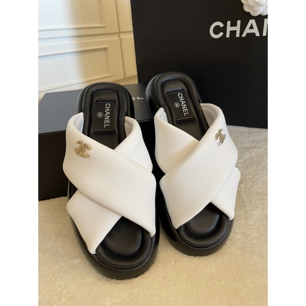 Chanel 蜜兒拖鞋白色37 （已售）