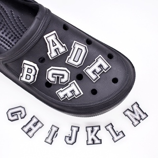 Crocs Jibbitz 別針顏色黑色白色字母 A-Z DIY 魅力按鈕