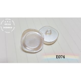 E074 果凍透明簡約方型 單孔鈕扣