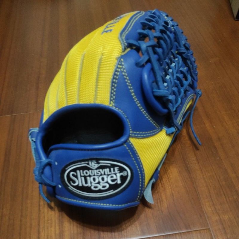 Louisville Slugger 棒球外野手套