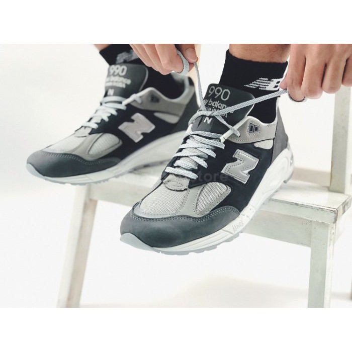 帝安諾 - 實體店面 NEW BALANCE 男女 M990  黑灰白 皮革X網布 3M反光 美國製  M990XG2