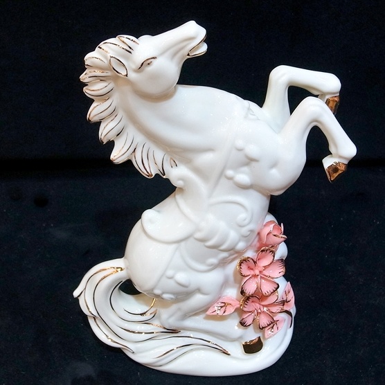 立體粉紅雕花白陶瓷寶馬擺飾/吉祥/裝飾/玄關【雅典娜家飾】DB197