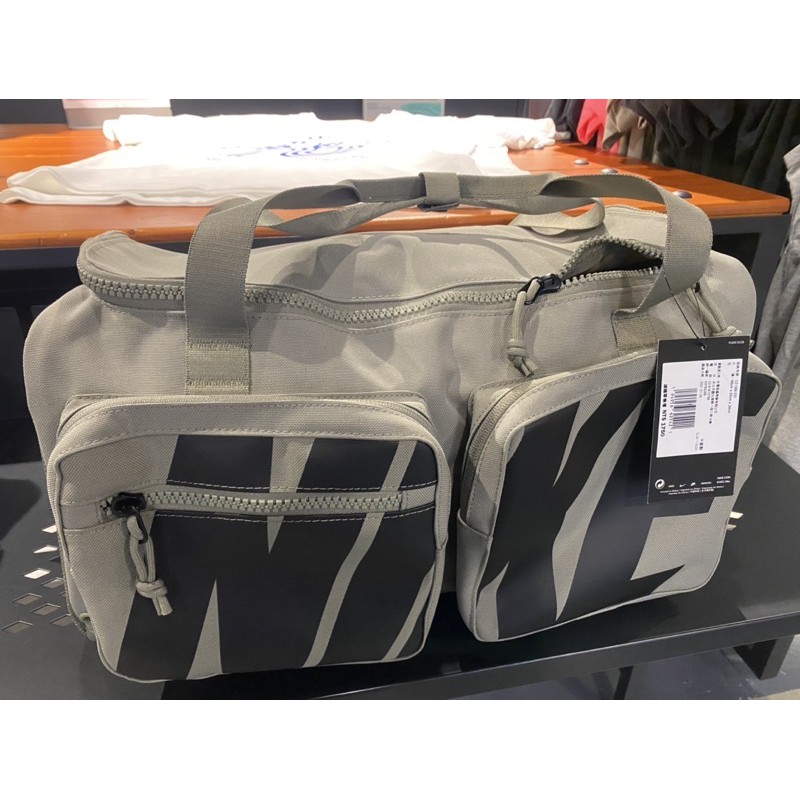 【A. K】NIKE 軍綠 氣墊 運動 提袋 CZ1366-320 旅行袋 健身包