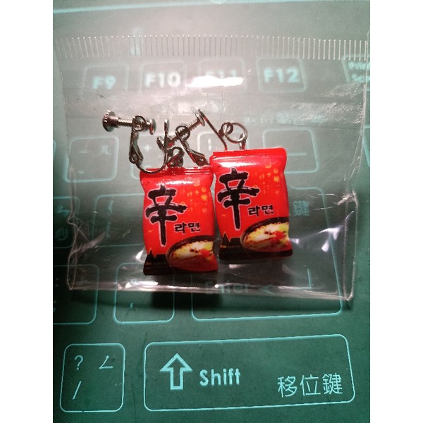 辛拉麵耳環 耳夾 可愛 有趣 獨特風格