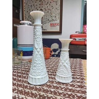 早期懷舊收藏 老白菱角幾何浮雕 古董牛奶玻璃花瓶