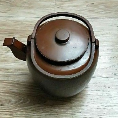 日本銅壺，手工打造(底部有落款)此商品不含底座火砵