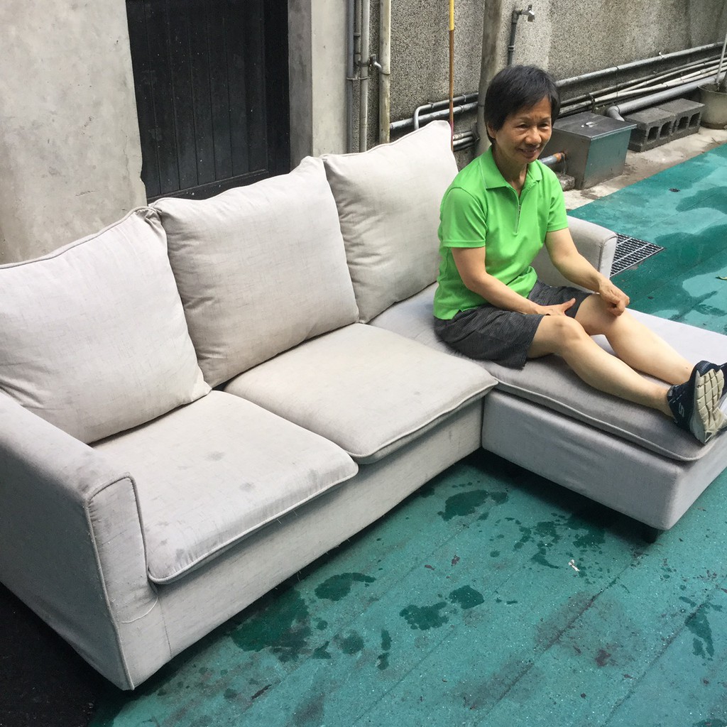 武漢肺炎疫情，台北市東區民宿休業 便宜出售IKEA北歐風三人坐L形沙發 二手家具歡迎自取，可以安排派送（費用另計）