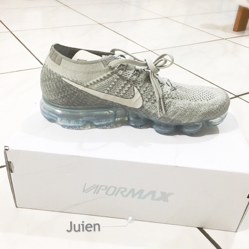 nike vapormax gray