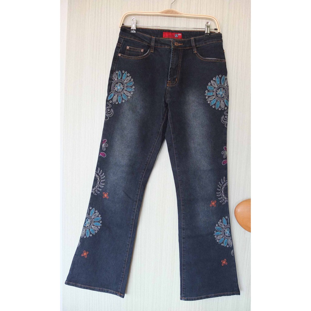 USED JEANS 斜繡花喇叭牛仔褲