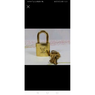 ㊣ 全新正品 LV 金色純銅 鎖頭 鑰匙圈 掛鎖 吊飾 生日禮物