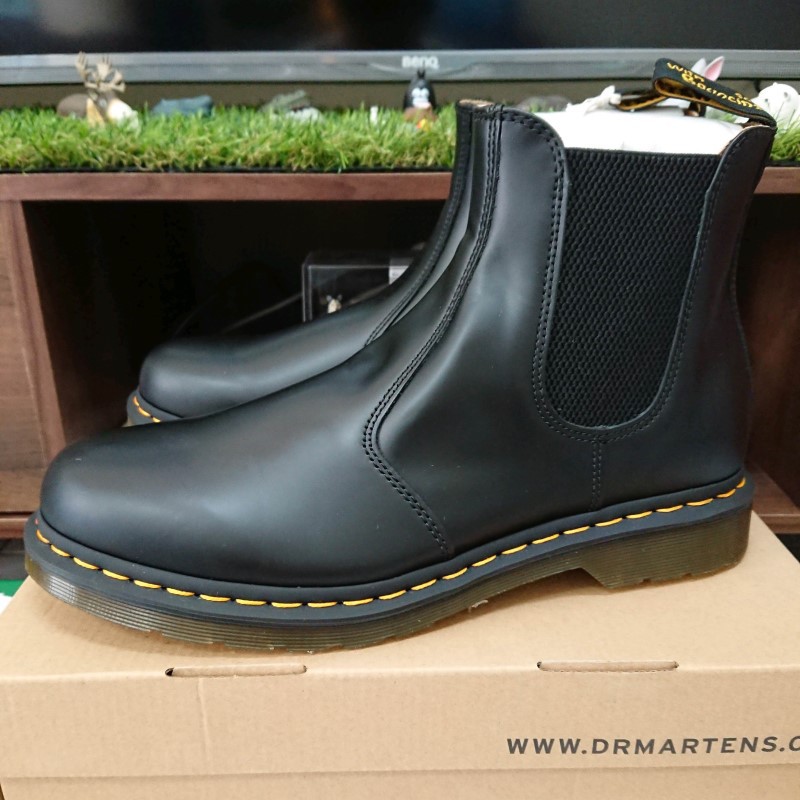 dr martens 2976 black smooth
