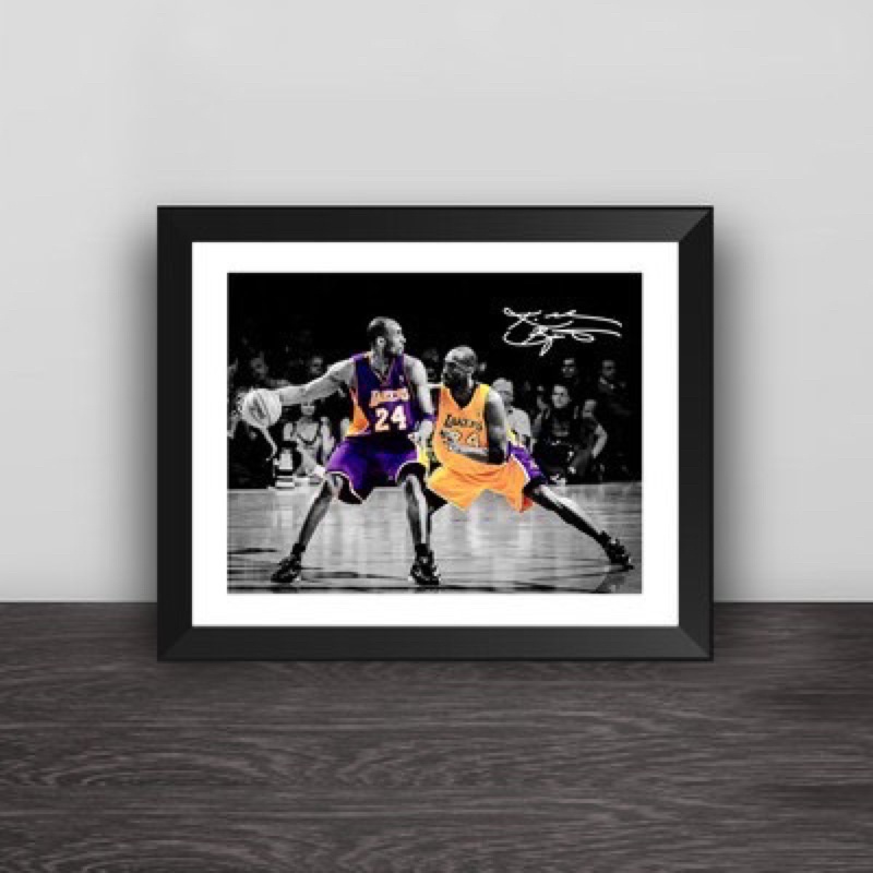 現貨NBA黑曼巴懷念科比布萊恩KOBE BRYANT經典瞬間海報木質畫框實木照片牆桌擺家居壁畫