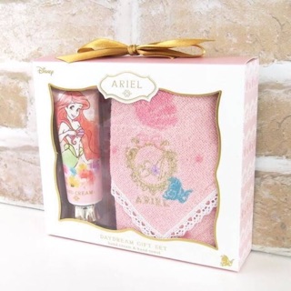 《甜甜格格》迪士尼護手霜+小方巾禮盒（2款）