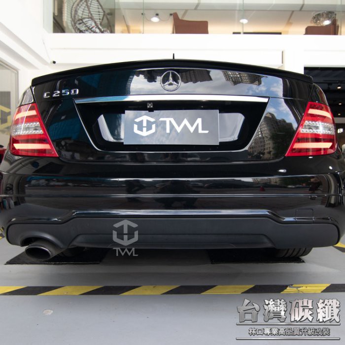 TWL台灣碳纖全新 BENZ W204 12 13 14 15年小改款美規 C250 AMG後保桿專用原廠型後下巴