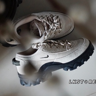 {LKSTORE} Nike Lahar Low 登山鞋 卡其色 厚底增高 靴子 麂皮 女款 DB9953-202