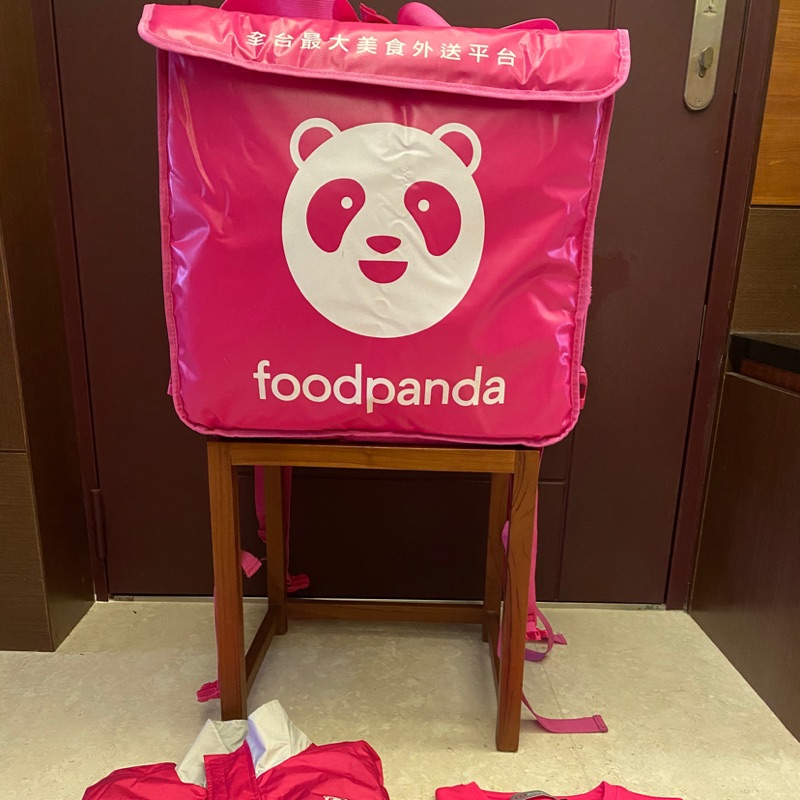 Food panda panda 外送箱、短袖2xl上衣、長袖外套3xl (近全新）、加厚8孔杯架 全部配套一起賣～