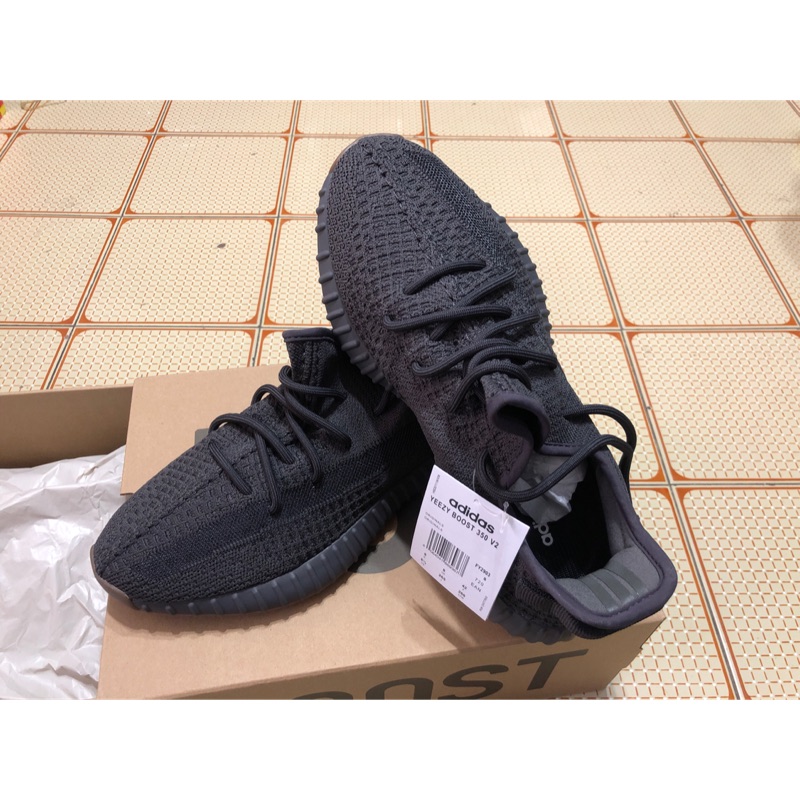 YEEZY BOOST 350 V2 CINDER 黑魂配色 US8.5（全新吊牌未拆）附發票 已貼膜