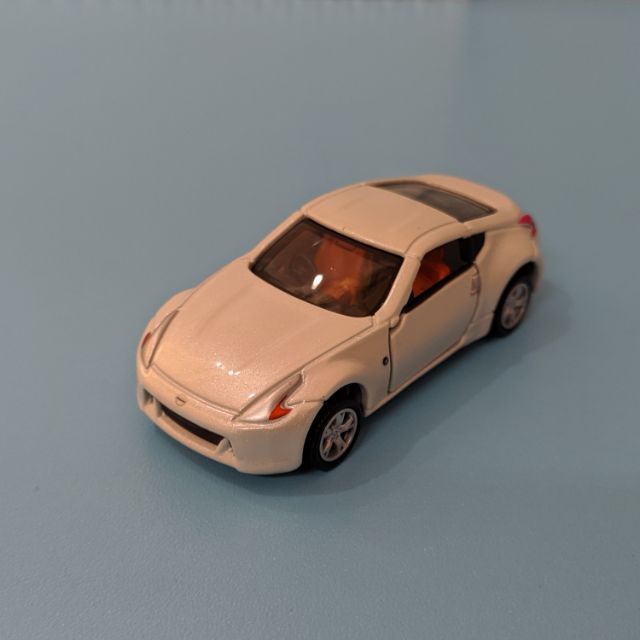 Tomica TL 143 Nissan fairlady 370Z 白色