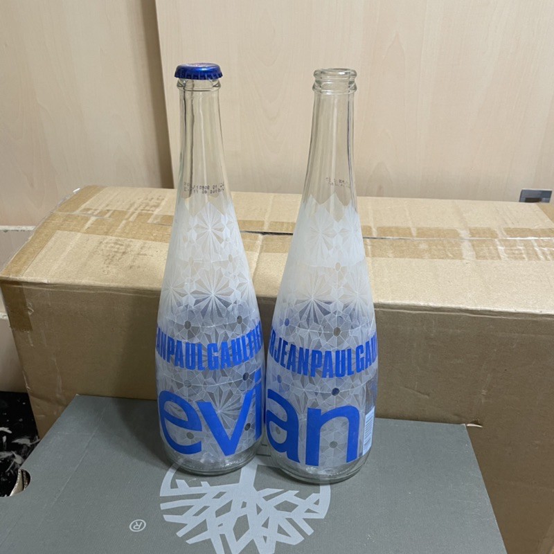依雲 埃維昂 紀念瓶 Evian 法國 礦泉水玻璃瓶 空瓶擺飾 冬季限定 雪花雕花
