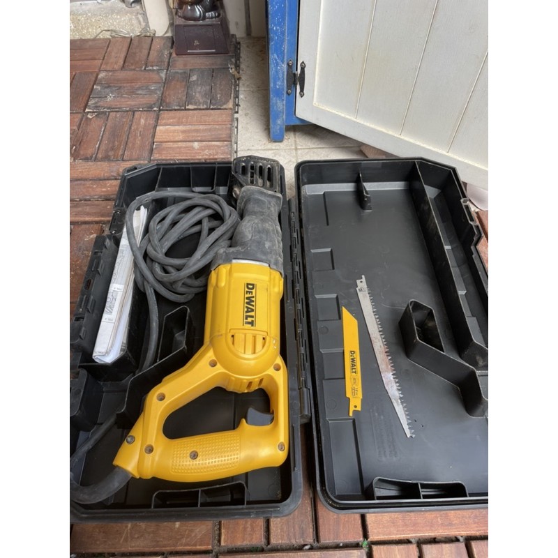 Dewalt 德偉 DW304PK 軍刀鋸+3鋸片 1050w