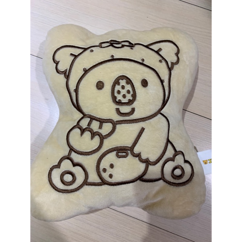 小熊餅乾造型抱枕。餅乾
