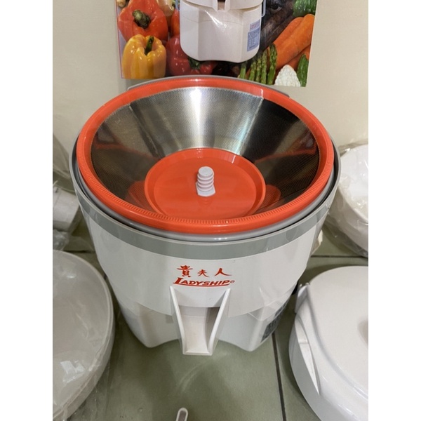 貴夫人果菜榨汁研磨機 CL-010 自動壓榨蔬果原汁機 榨汁機 渣汁自動分離