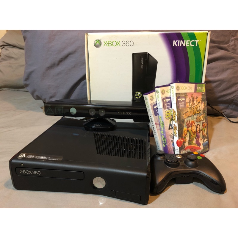 Xbox 360主機與Kinect~包含3片遊戲片喔！