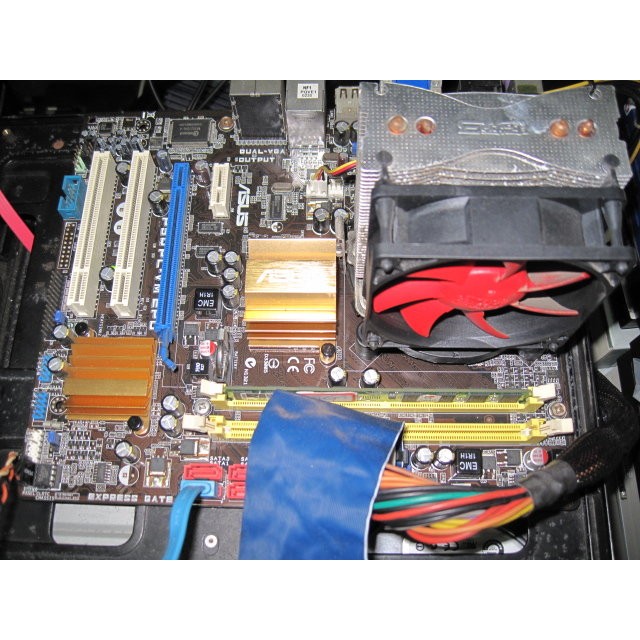 ASUS華碩P5QPL-VM EPU**主機板+CPU(雙核)+風扇**E6750*775*DDR2 附擋板&lt;085&gt;