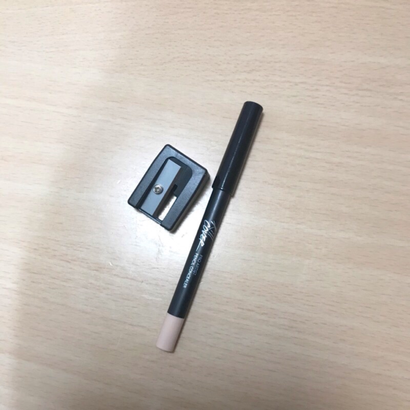 #近全新 CLIO遮瑕鉛筆✨附贈全新削筆器