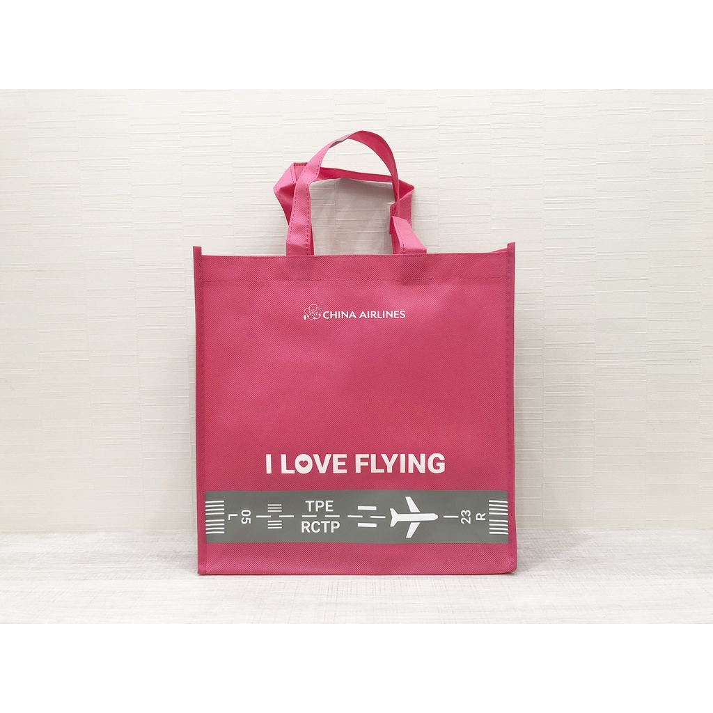 中華航空 I LOVE FLYING 我愛飛行 RCTP 桃園機場 飛機跑道 不織布手提袋/ 購物袋/ 環保袋 (桃紅)