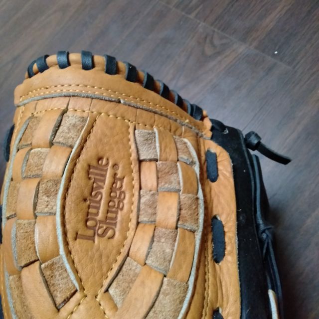 二手  Louisville slugger  棒球 壘球手套 580元