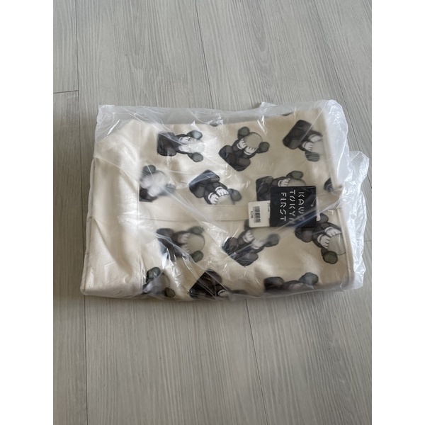KAWS x Uniqlo Tokyo First Tote Bag Off White 托特包 現貨