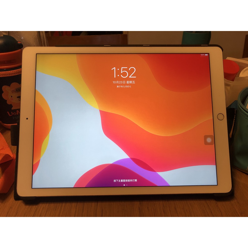 iPad Pro 12.9 128GB 銀(無盒，贈皮套，電池100%) 平板電腦