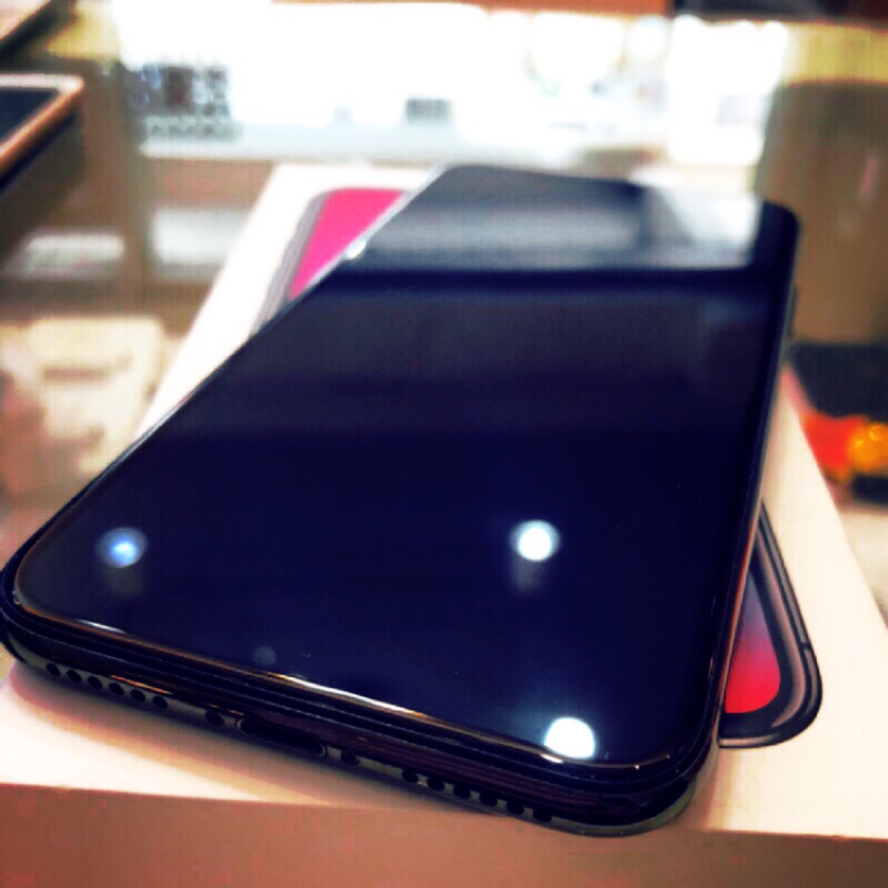 9.8iPhone x保固內256g黑色 盒序一樣 功能正常 無維修 外觀顧的很新 保固到2018/11=26000