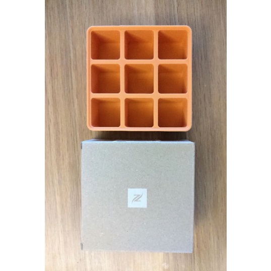 NESPRESSO咖啡大師製冰盒 限量暖陽橙 容量270毫升 盒子11.5*11.5公分 一顆冰3*3公分 手量有小誤差