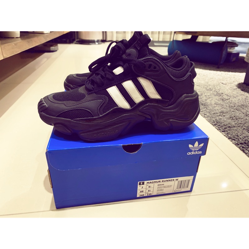 免運-adidas復古慢跑鞋Magmur Runner W厚底 黑白（女鞋）EE5141