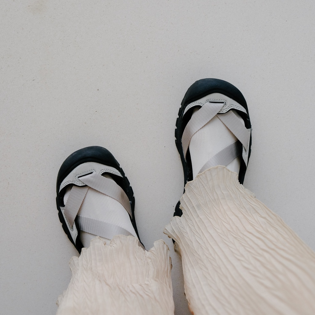 KEEN Zerraport II 銀白色 涼鞋 23.5cm 戶外 防水 二手