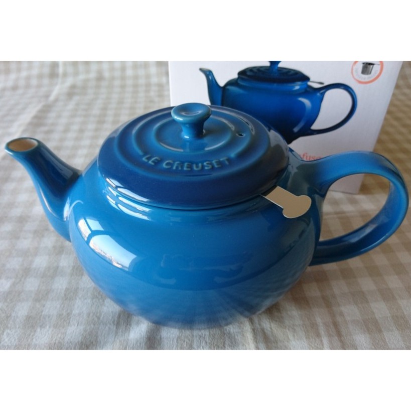 全新 Le Creuset 陶瓷茶壺 附不銹鋼濾茶器 1.3L 馬賽藍 泡茶組 44 oz LC茶壺
