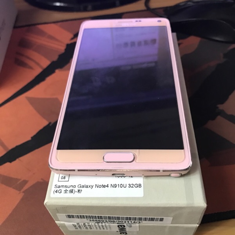 Samsung Note 4 32G 粉，包膜脫落手機接近0傷痕NOTE4配件全齊全耳機為全新~二手商品 出售均不退換！