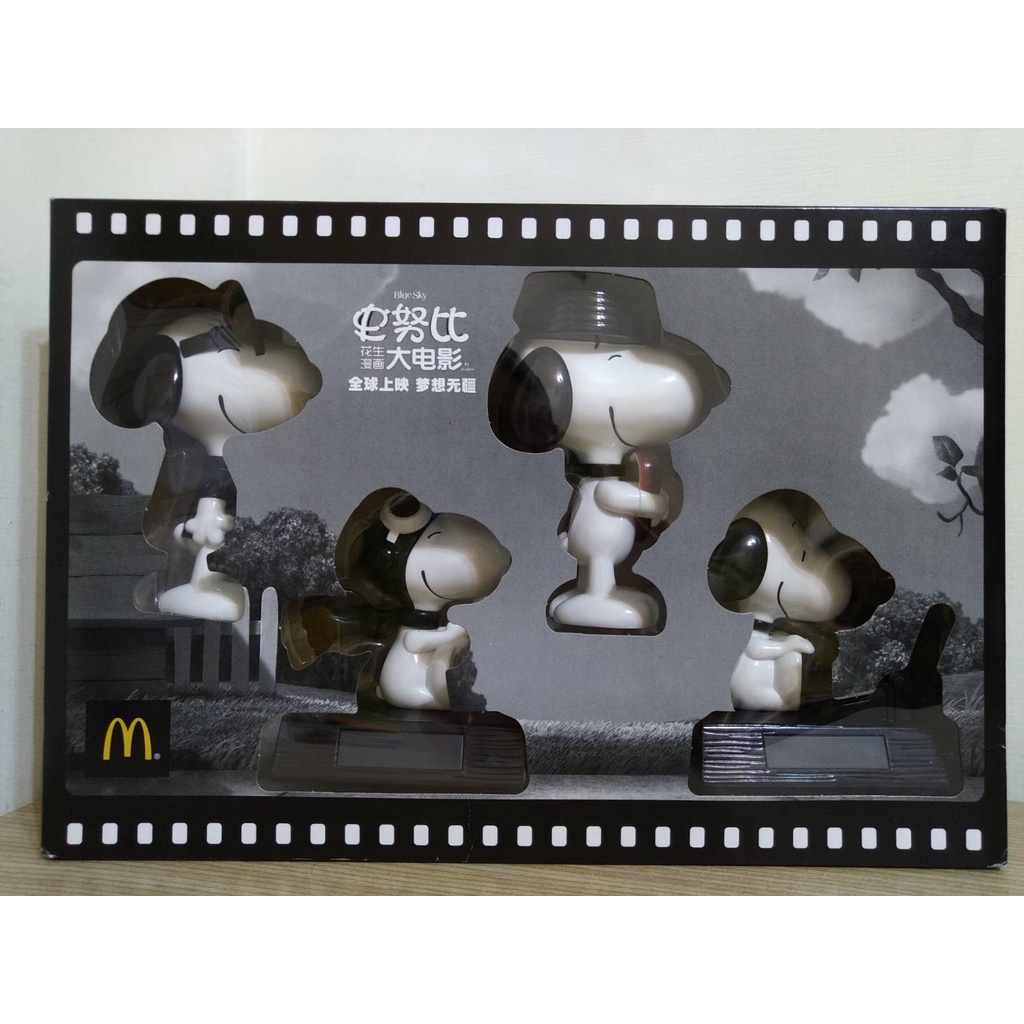 麥當勞絕版收藏品 2015年香港 SNOOPY 史努比大電影 《花生漫畫大電影》 4隻黑白限量版套裝公仔禮盒 9成新盒損