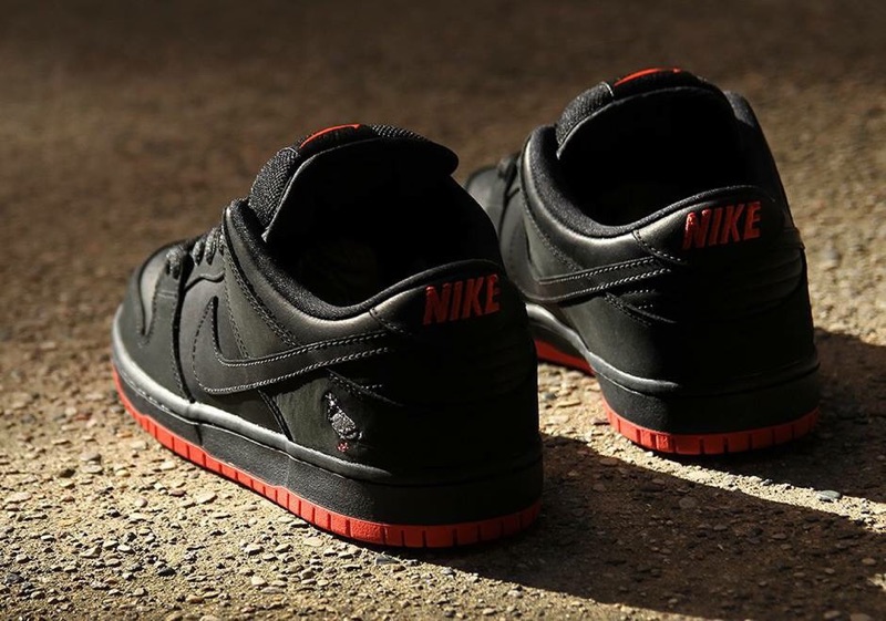 nike dunk black pigeon