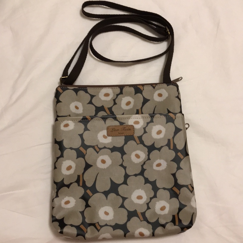 Marimekko 斜背包 背帶可調整 防水材質 防水布 台灣製 拉鏈包 護照包