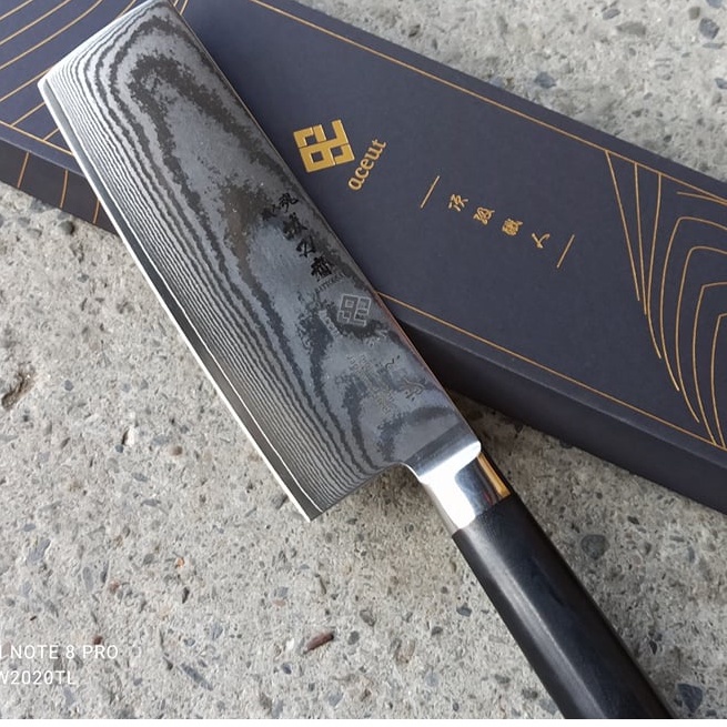 日本武生進口VG10 67層大馬士革鋼日式小菜刀/菜切/片肉刀 ◎ 日式小菜刀- 也叫菜切，菜切的寬度較窄，刀刃平直，重