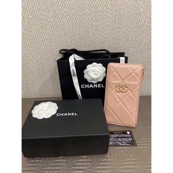 CHANEL AP1182 chanel 19 扁長拉鏈手拿包/卡夾包 羊皮多功能扁長夾包