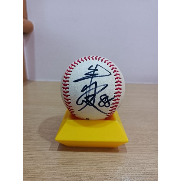 樂天桃猿 朱育賢簽名球 中職比賽用球 附球盒(38圖)，850元