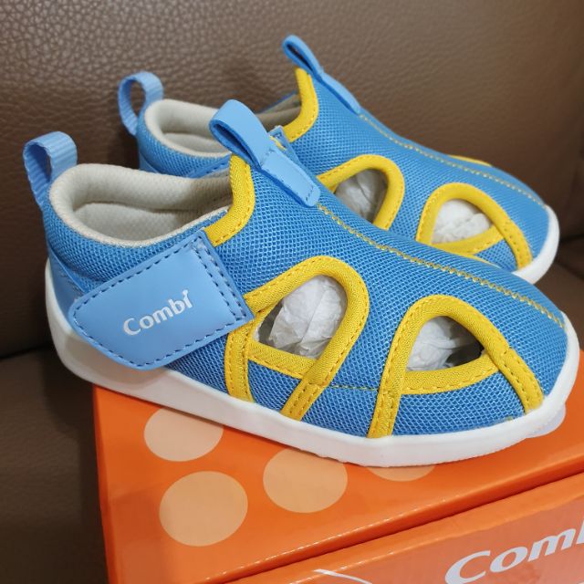 轉賣全新combi城市飛行幼兒機能護指涼鞋(藍15.5)