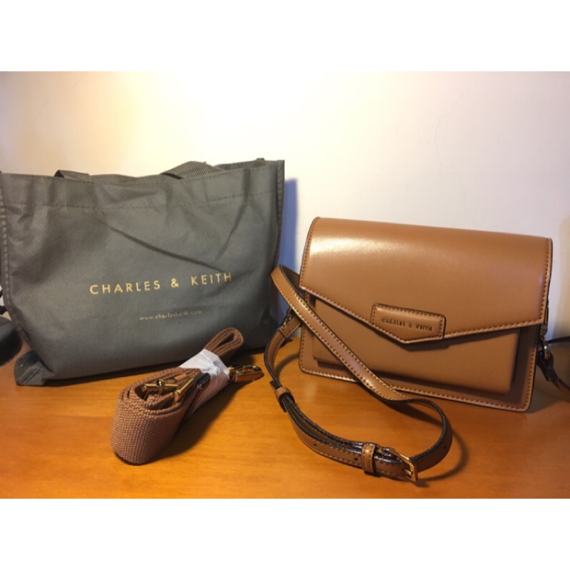 #小CK charles &amp; keith 信封劍橋包 焦糖色