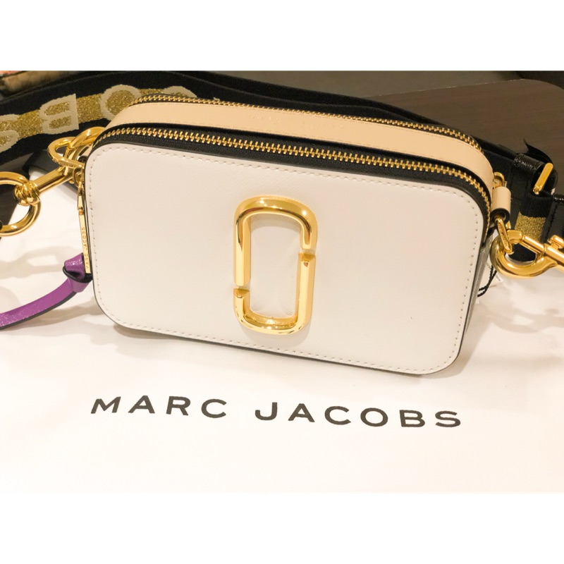 幾近全新MARC JACOBS Snapshot相機包（含黑色金屬背帶）金色限量版