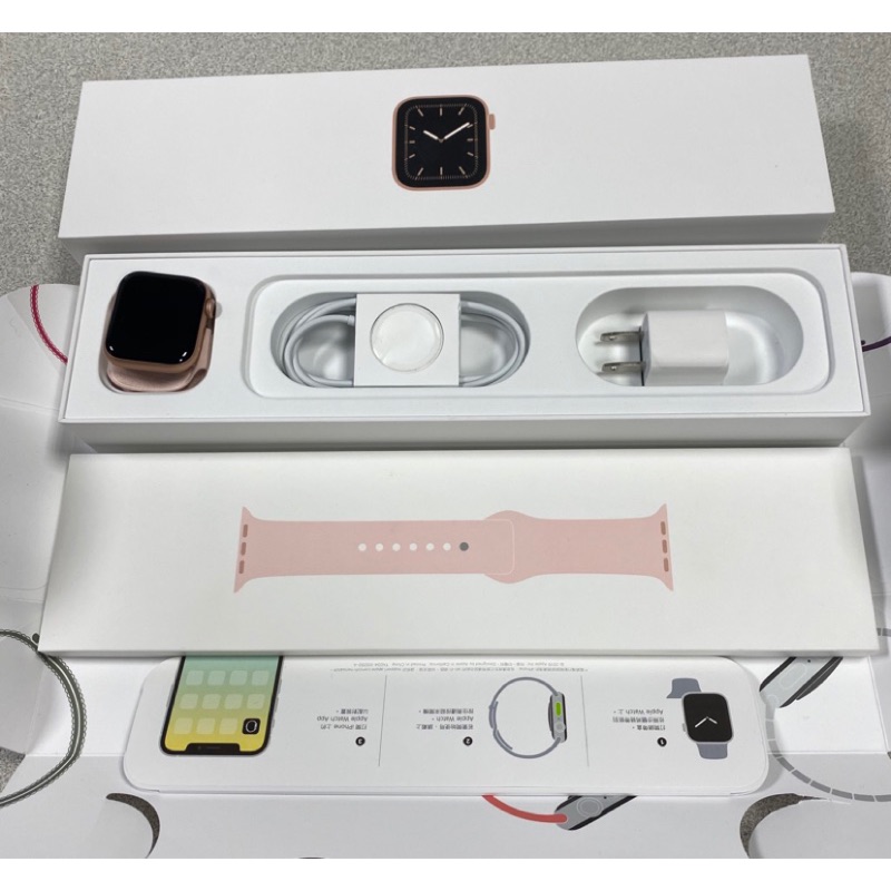 Apple Watch Series 5 (GPS) A2092 40mm金色鋁金屬錶殼搭配粉色運動型錶環