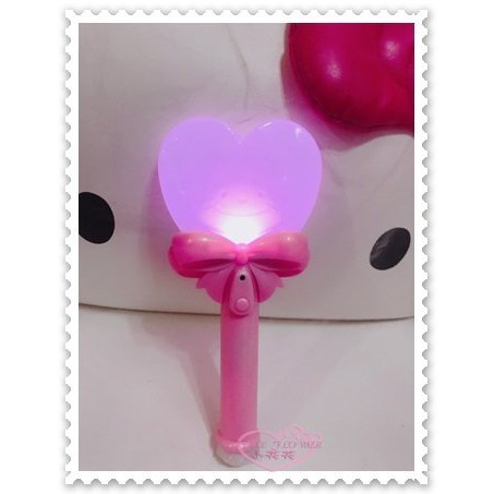 ♥小花花日本精品♥ Hello Kitty 愛心造型 LED燈 炫光棒 兒童玩具 演唱會必備 50109708